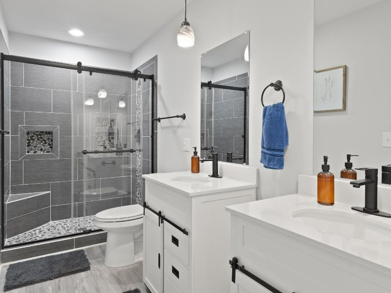 Room 1 - Master Suite - Photo 11