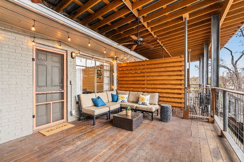 Studio Condo With Large Deck Near Downtown - Photo 2