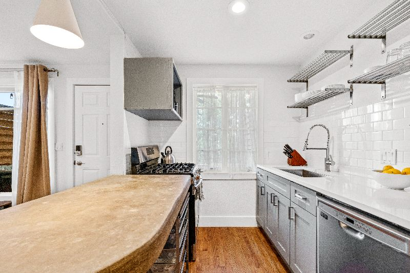 Studio Condo With Large Deck Near Downtown - Photo 12