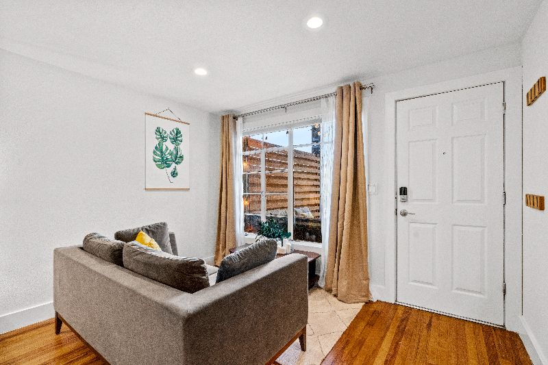 Studio Condo With Large Deck Near Downtown - Photo 4