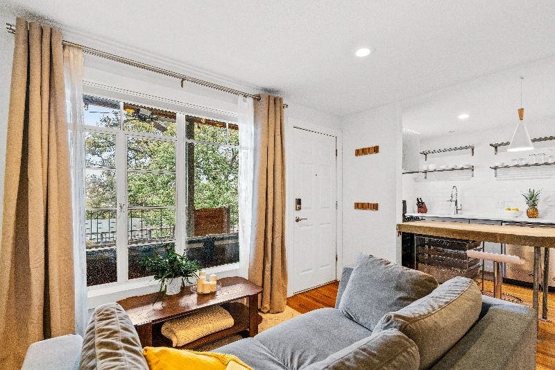 Studio Condo With Large Deck Near Downtown - Photo 3