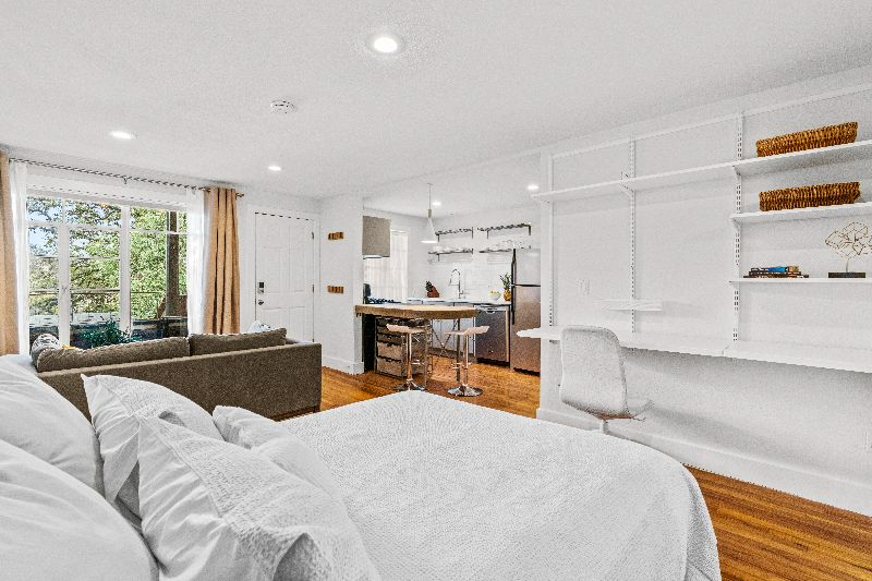 Studio Condo With Large Deck Near Downtown - Photo 8