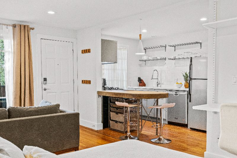 Studio Condo With Large Deck Near Downtown - Photo 9