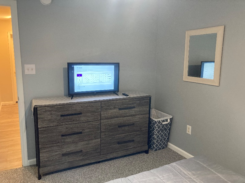 Room  for rent close to medical centers - Photo 6