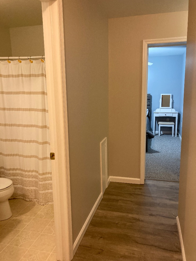 Room  for rent close to medical centers - Photo 11