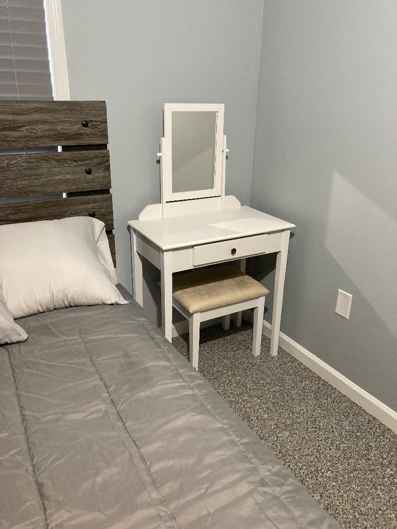 Room for rent close to medical centers - Photo 3