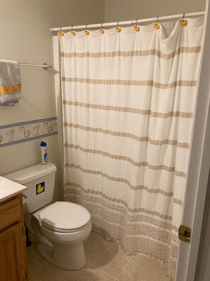 Room  for rent close to medical centers - Photo 10