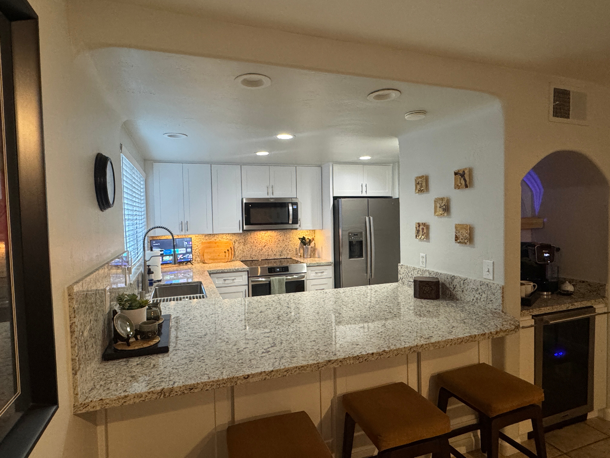 1 BR condo UTC Near La Jolla - Photo 2