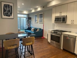 Chic Home Away from Home - Photo 2