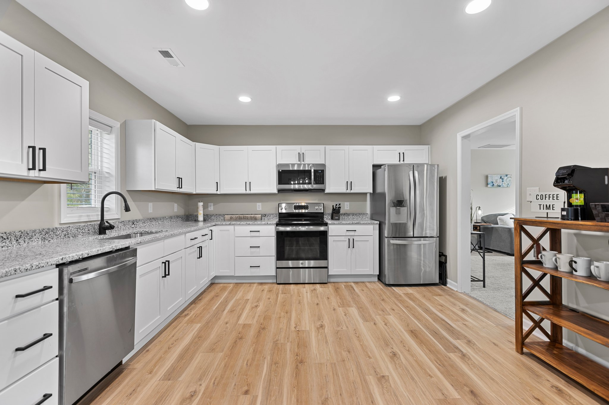 Bell Arthur 3 Bed/2 Bath/Fenced yard/Completely Remodeled - Photo 4