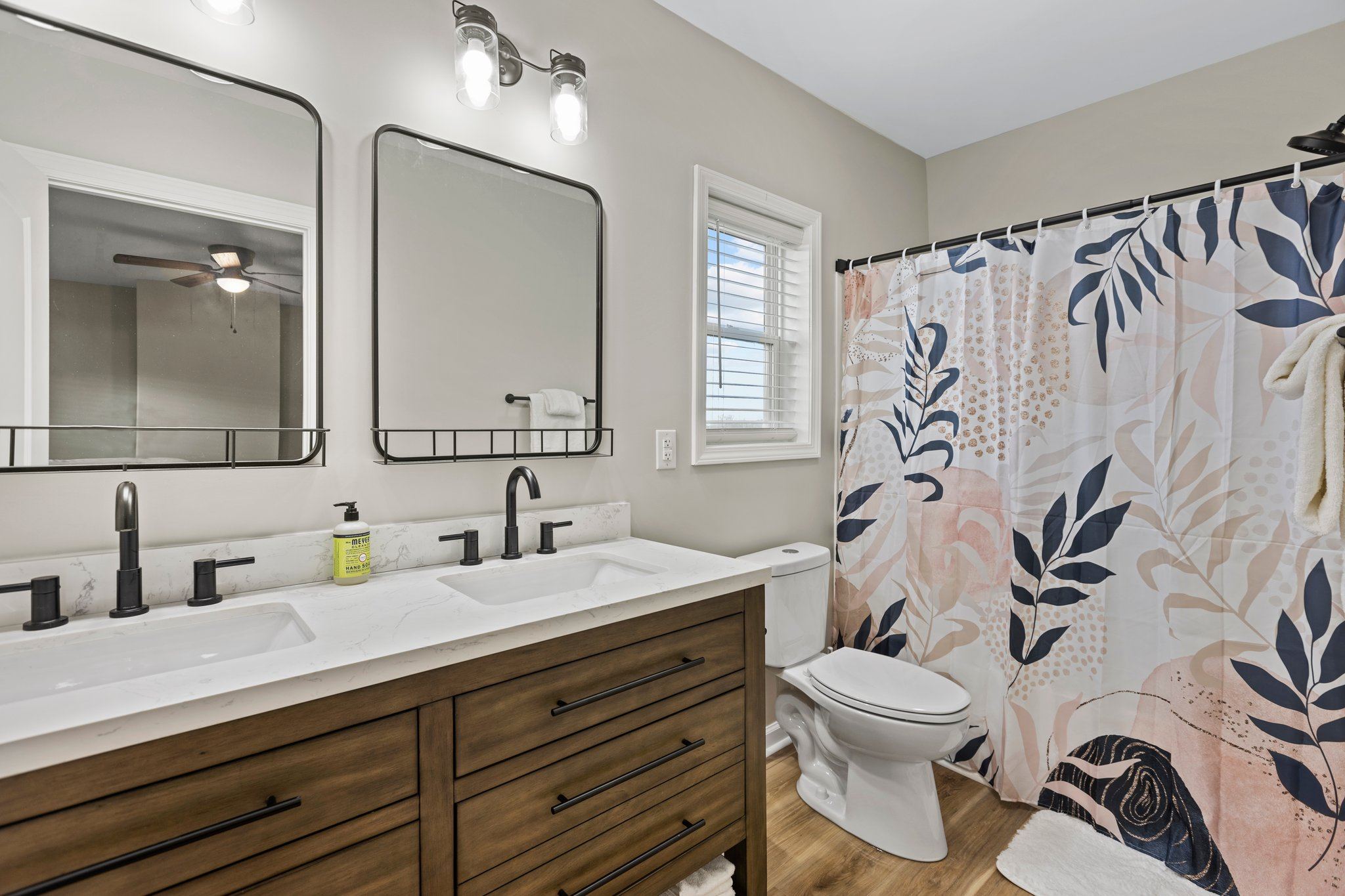 Bell Arthur 3 Bed/2 Bath/Fenced yard/Completely Remodeled - Photo 12
