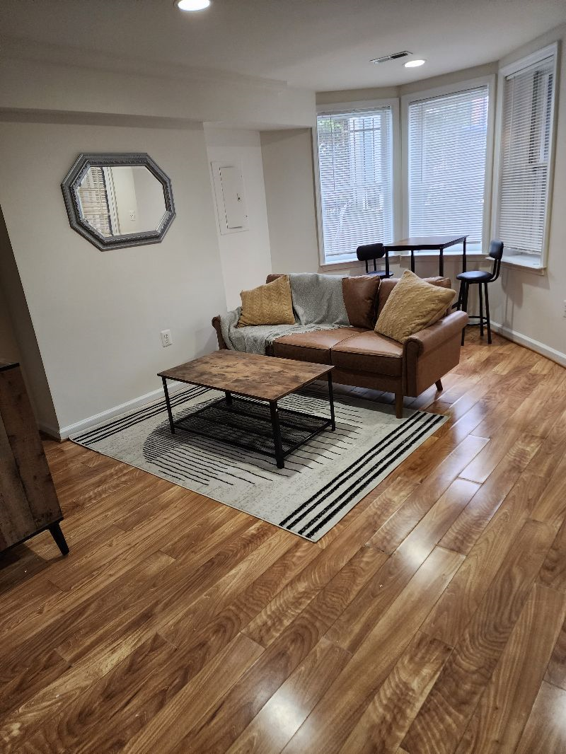 Beautiful One Bedroom in Central Location - Photo 7