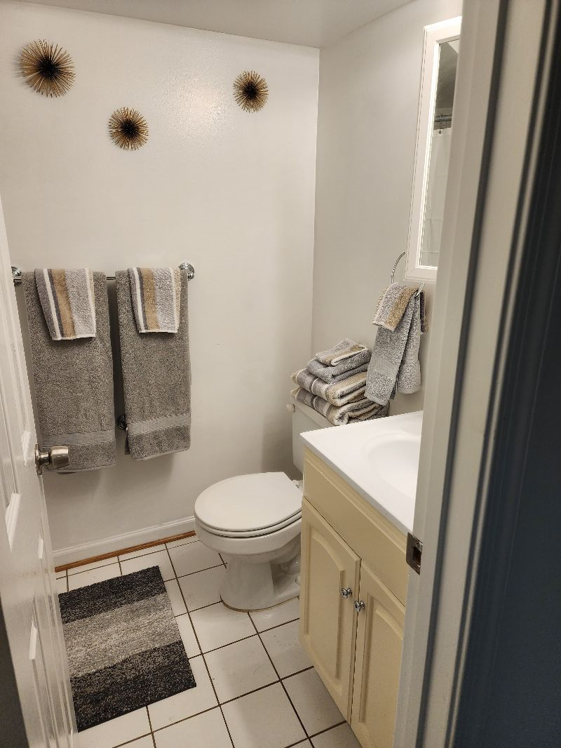 Beautiful One Bedroom in Central Location - Photo 8