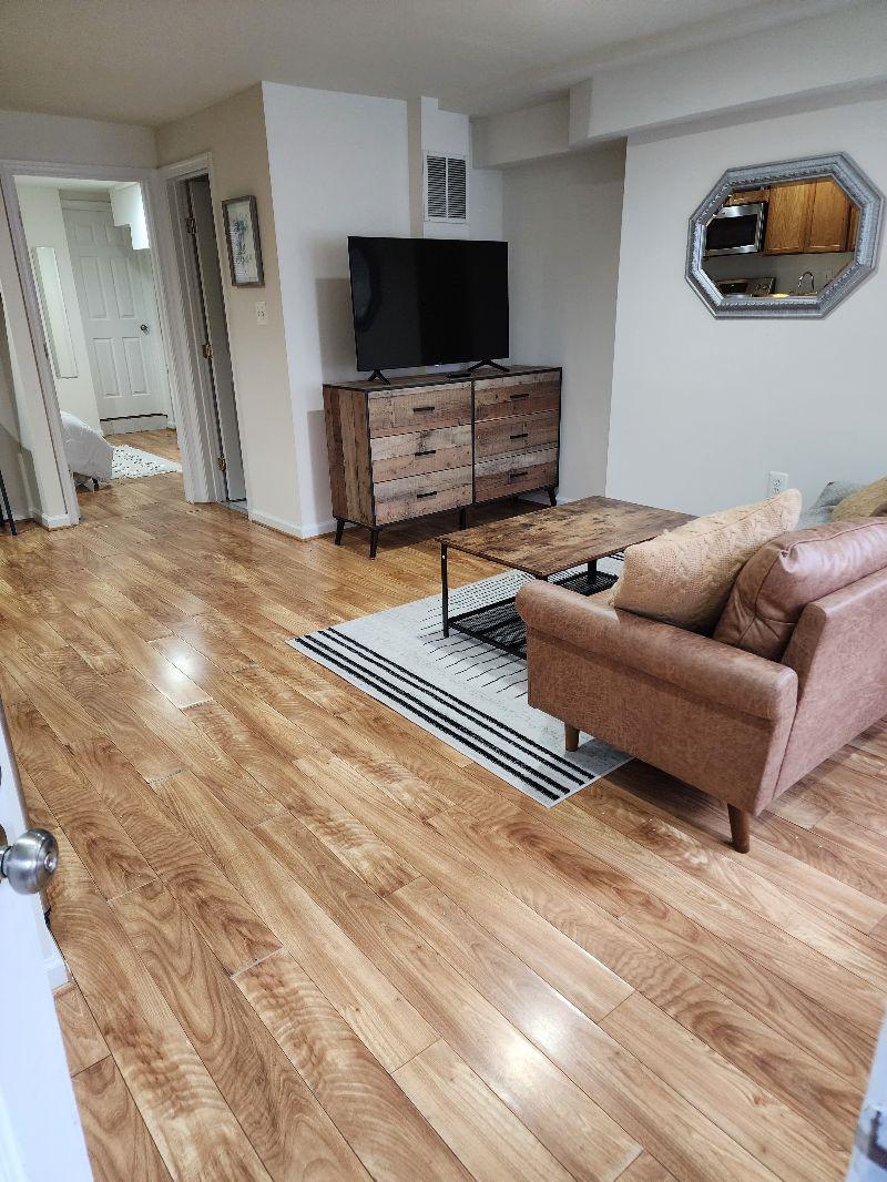 Beautiful One Bedroom in Central Location - Photo 1
