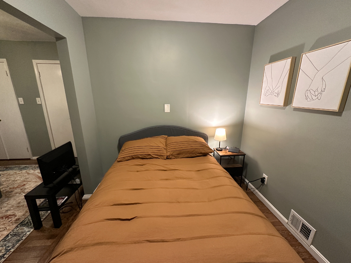 Cozy Private 2 Bedroom, 1 Bathroom on Private Floor, Shared Kitchen - Photo 5