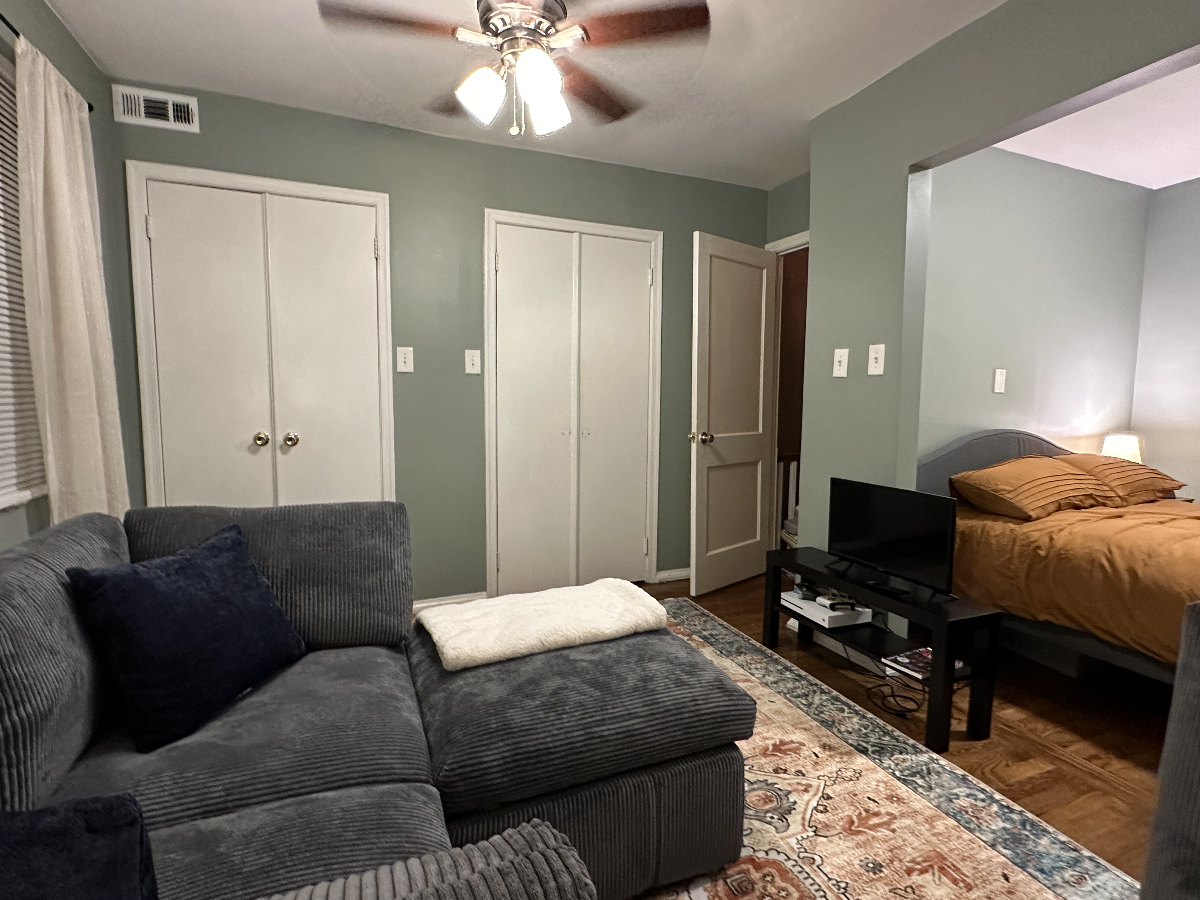 Cozy Private 2 Bedroom, 1 Bathroom on Private Floor, Shared Kitchen - Photo 3