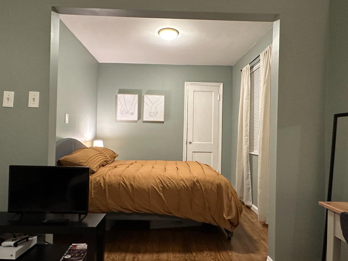 Cozy Private 2 Bedroom, 1 Bathroom on Private Floor, Shared Kitchen - Photo 4