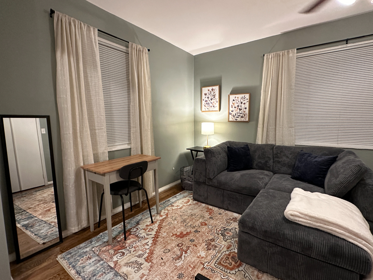 Cozy Private 2 Bedroom, 1 Bathroom on Private Floor, Shared Kitchen - Photo 2