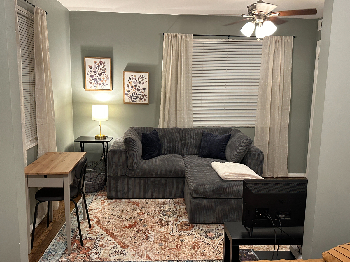 Cozy Private 2 Bedroom, 1 Bathroom on Private Floor, Shared Kitchen - Photo 6
