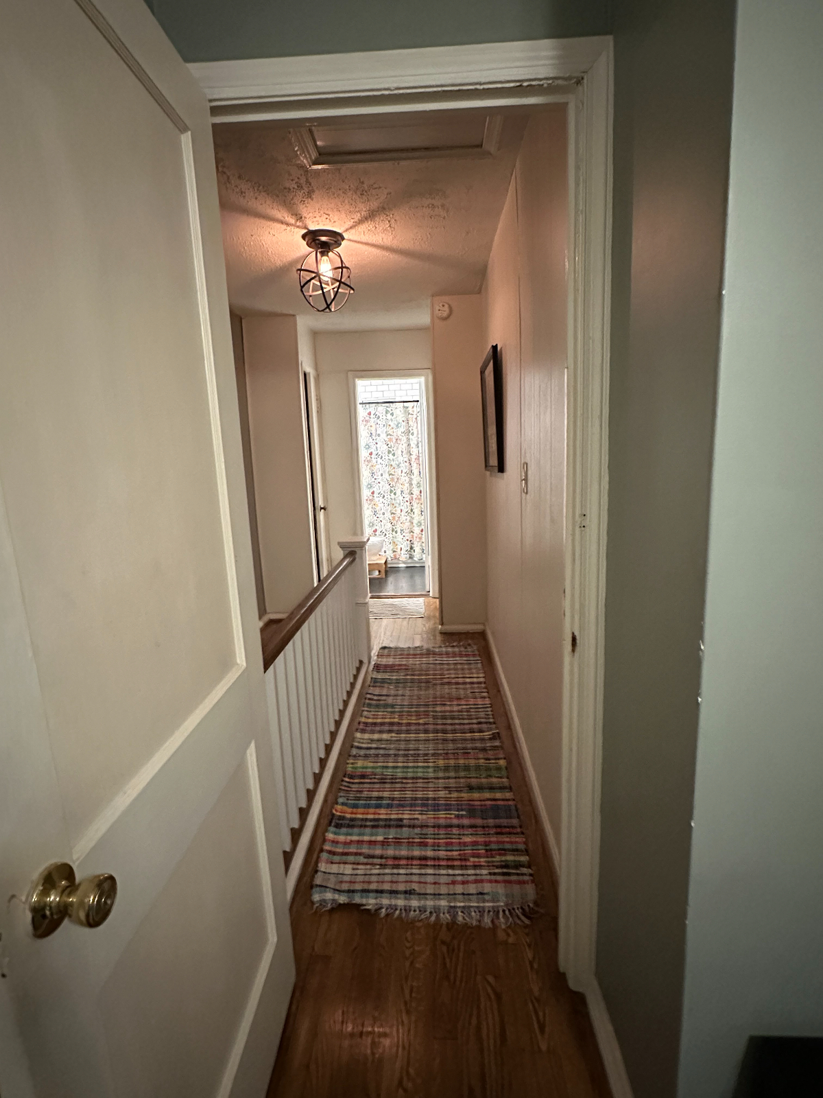 Cozy Private 2 Bedroom, 1 Bathroom on Private Floor, Shared Kitchen - Photo 7
