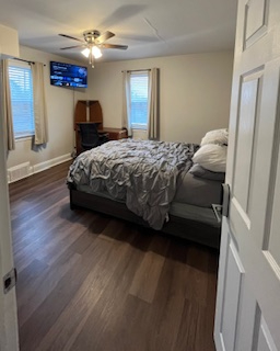 Private bedroom wiith en suite full bathhroom