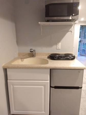 Cozy English Basement - Photo 6