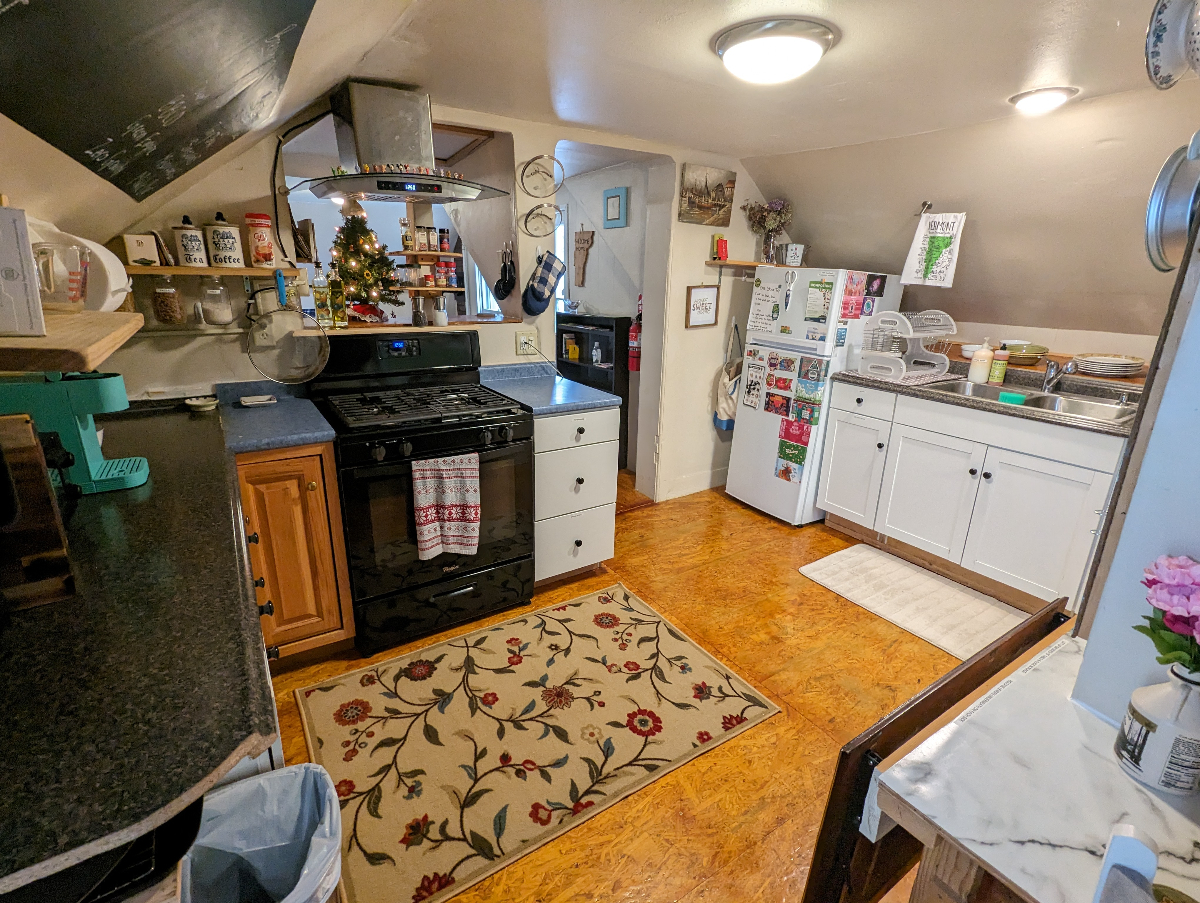 Winooski Private 1 Bed Unit in Duplex - Photo 9