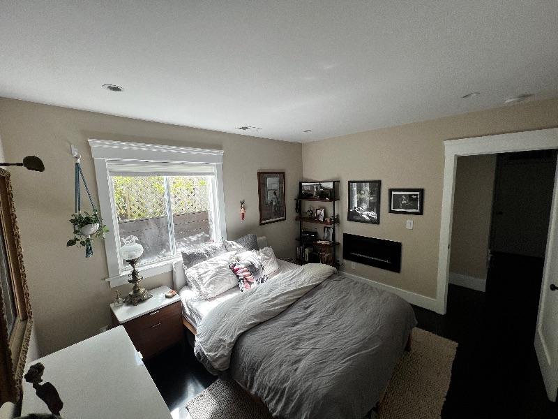 1-2 Bedrooms, Private Bath, Garden, & FREE Parking - Photo 2