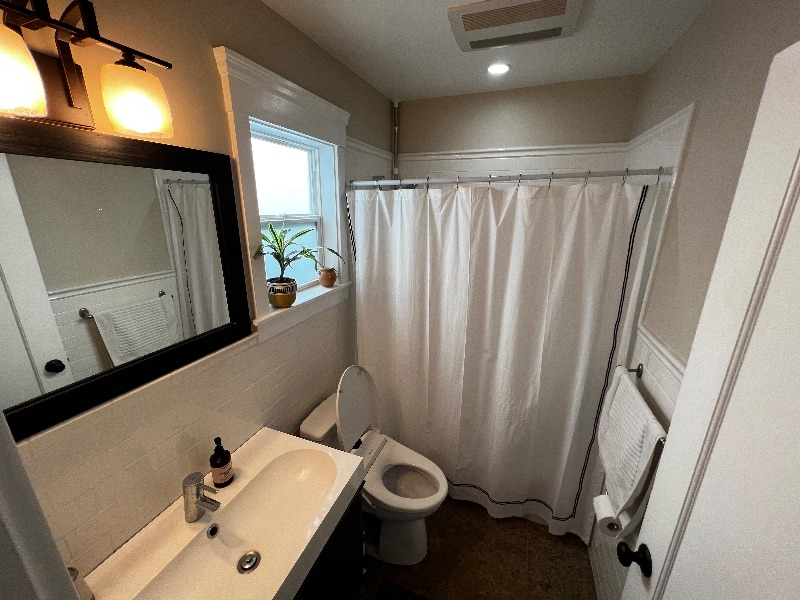 1-2 Bedrooms, Private Bath, Garden, & FREE Parking - Photo 3