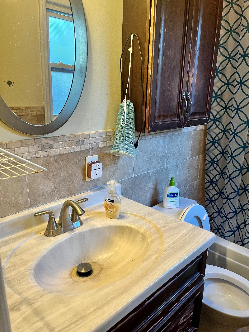 Spacious living in a quiet convenient neighborhood - Photo 6