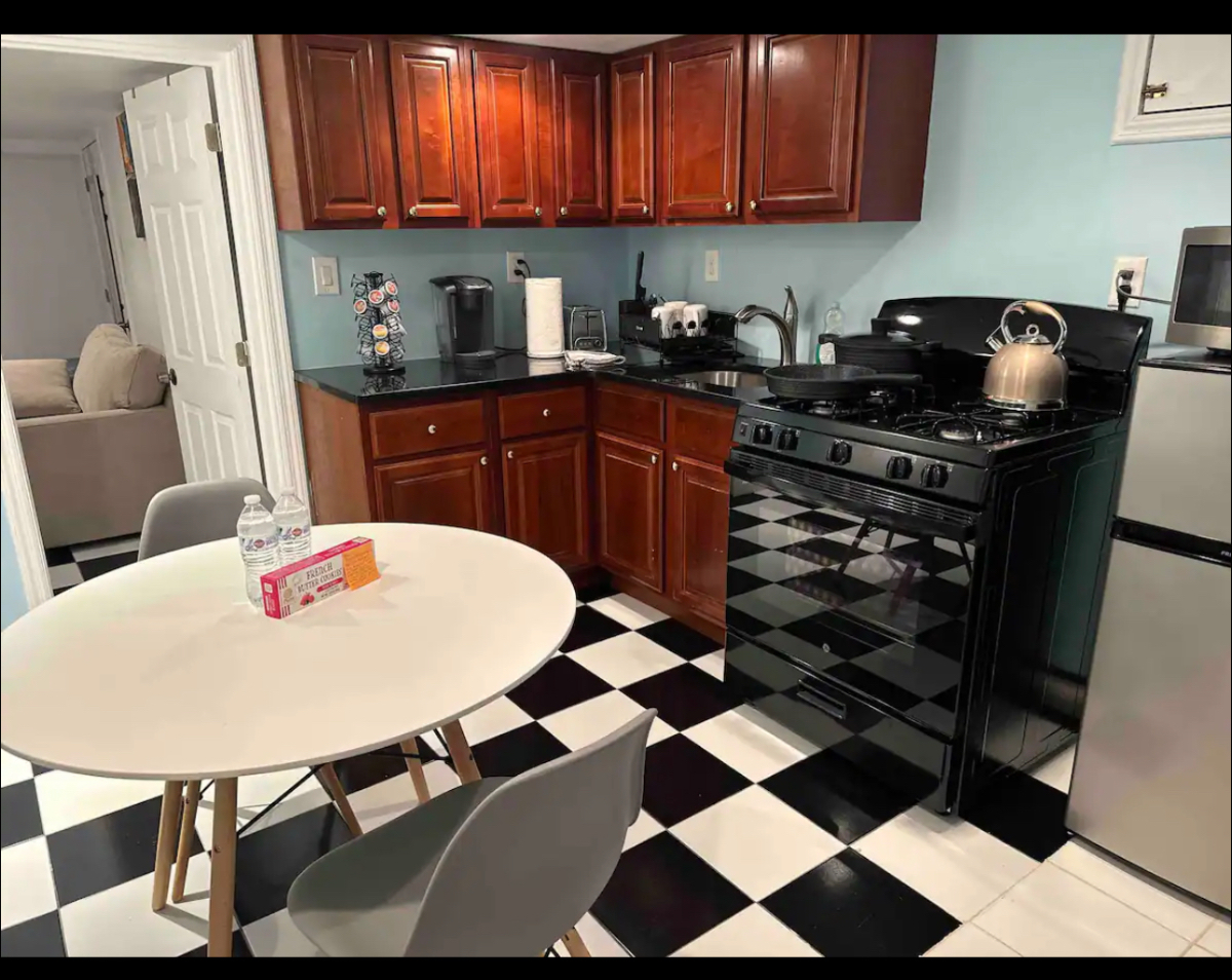 Newly renovated cozy apartment in Fresh Meadows Queens - Photo 3