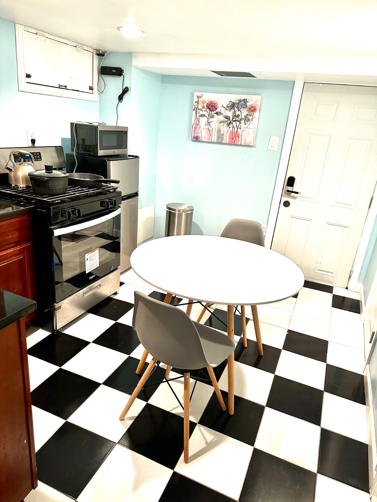 Newly renovated cozy apartment in Fresh Meadows Queens - Photo 4