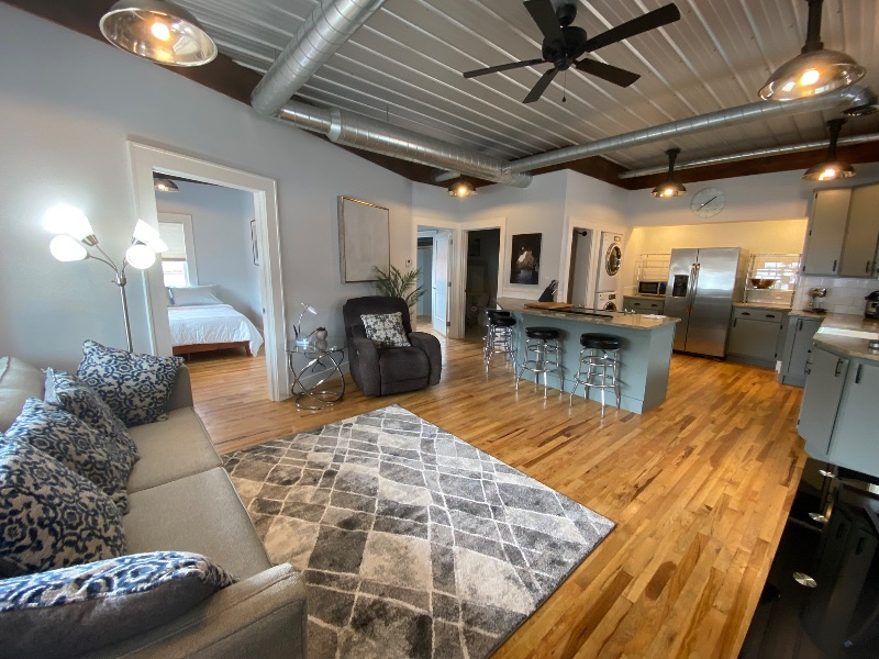 Beautifully created apartment minutes away from St Josephs, Crouse and Upstate Hospitals - Photo 1