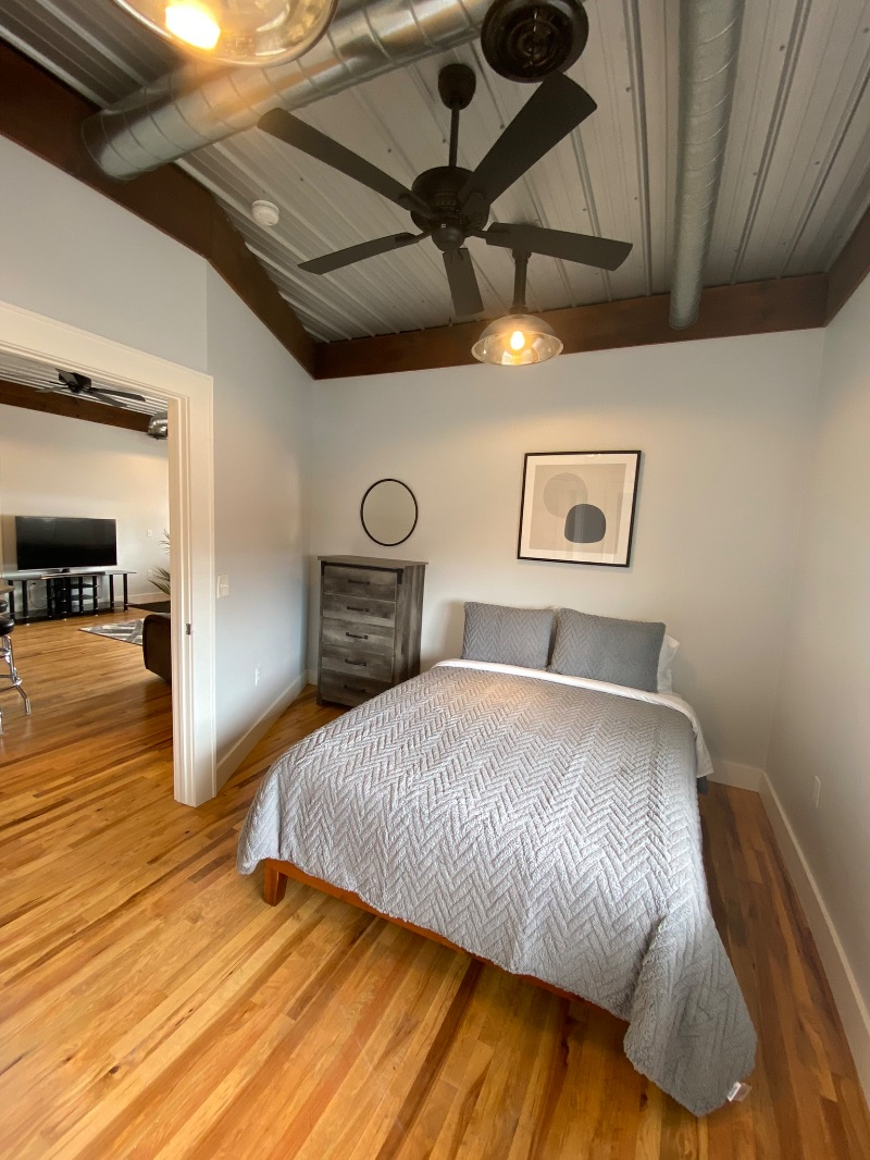 Beautifully created apartment minutes away from St Josephs, Crouse and Upstate Hospitals - Photo 5