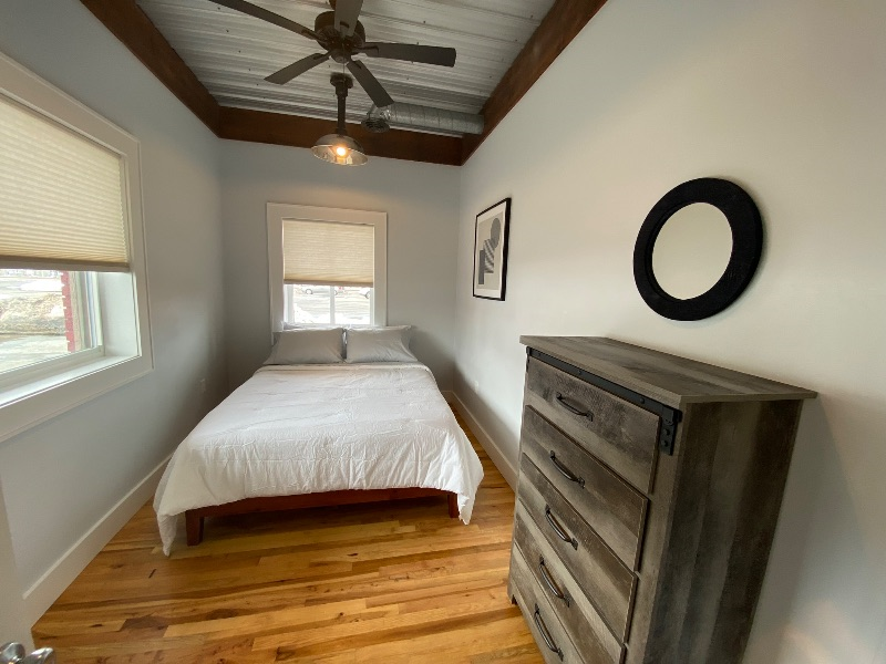 Beautifully created apartment minutes away from St Josephs, Crouse and Upstate Hospitals - Photo 7