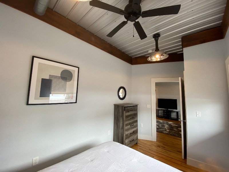 Beautifully created apartment minutes away from St Josephs, Crouse and Upstate Hospitals - Photo 8