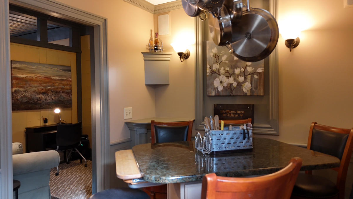 Beautifully created apartment minutes away from St Josephs, Crouse and Upstate Hospitals - Photo 6