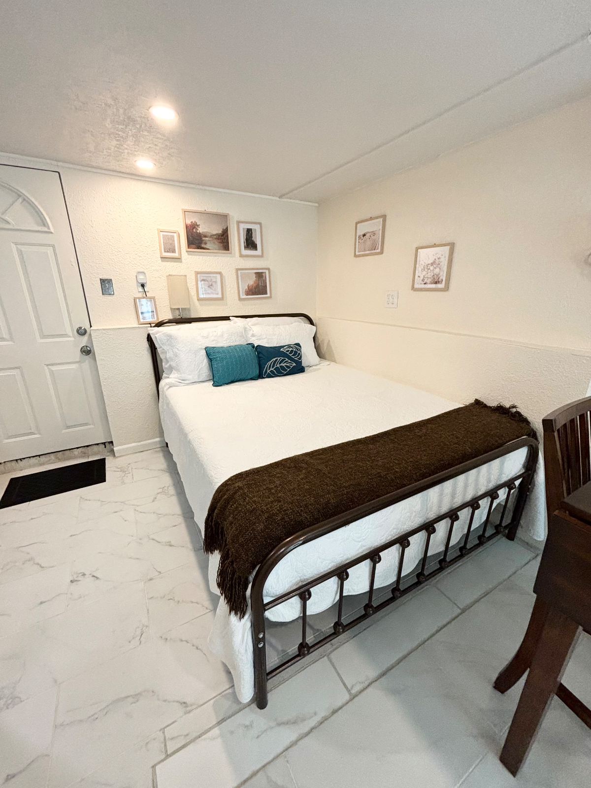 Tiny Yukon Retreat - Cozy Studio