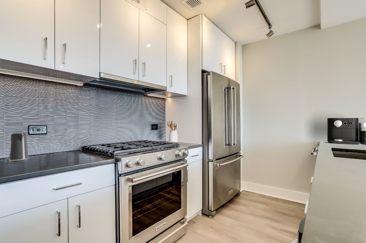 One-of-a-kind, luxury condo in the heart of Washington - Photo 2