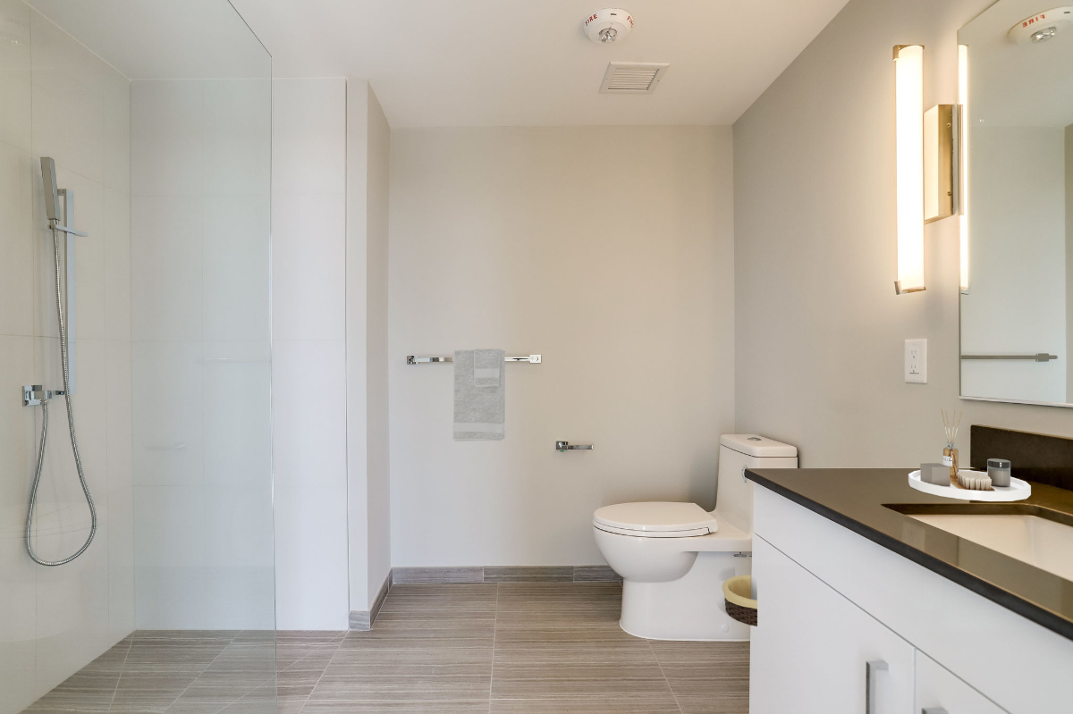 One-of-a-kind, luxury condo in the heart of Washington - Photo 8