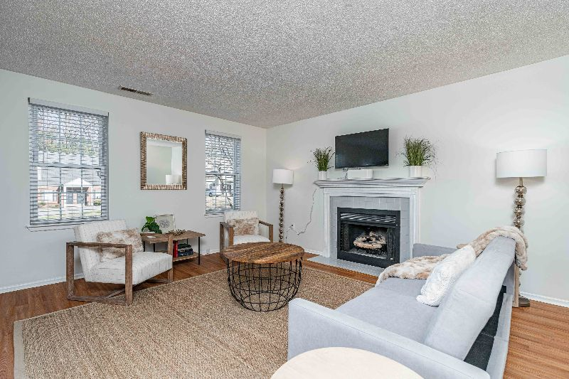 Pet-friendly, clean, modern, convenient 3 BR townhome-1102 - Photo 3