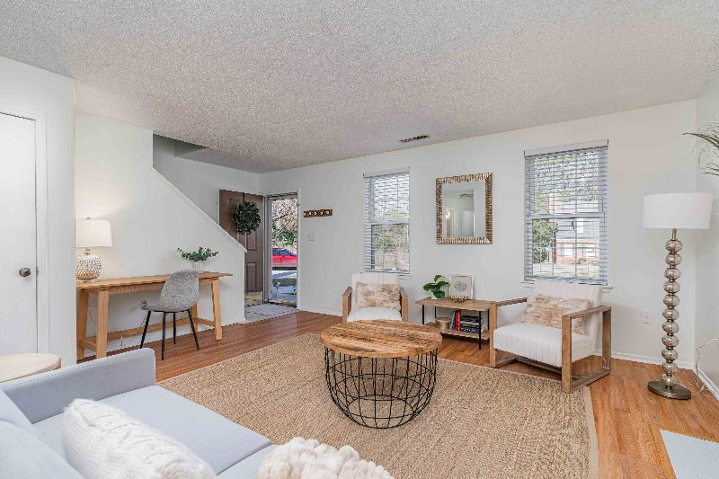 Pet-friendly, clean, modern, convenient 3 BR townhome-1102 - Photo 5