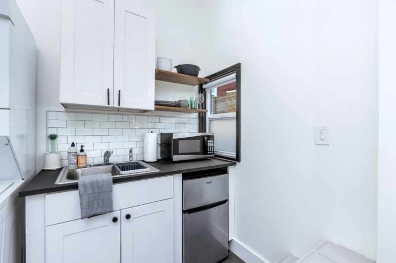Private Studio with Hot Tub and Large Outdoor Space - Photo 6