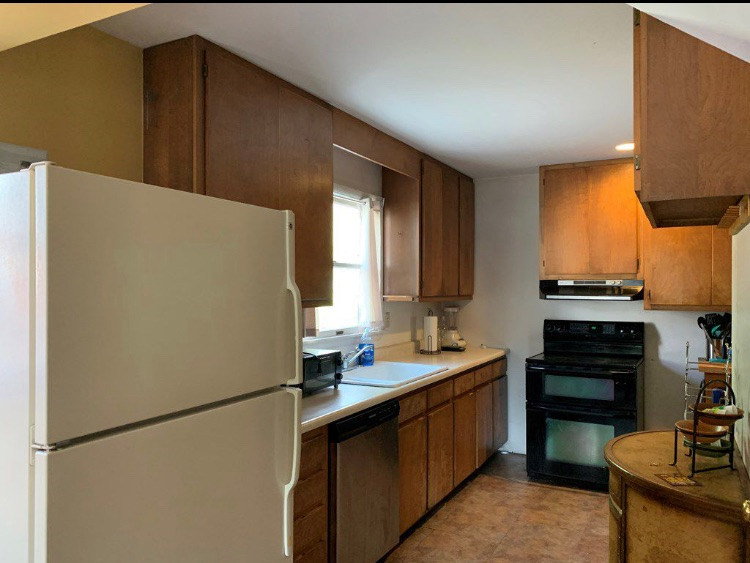 4 bed, 2 bath house walking distance to CVPH - Photo 4