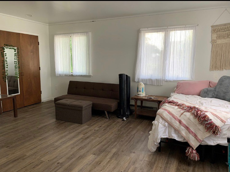 4 bed, 2 bath house walking distance to CVPH - Photo 6