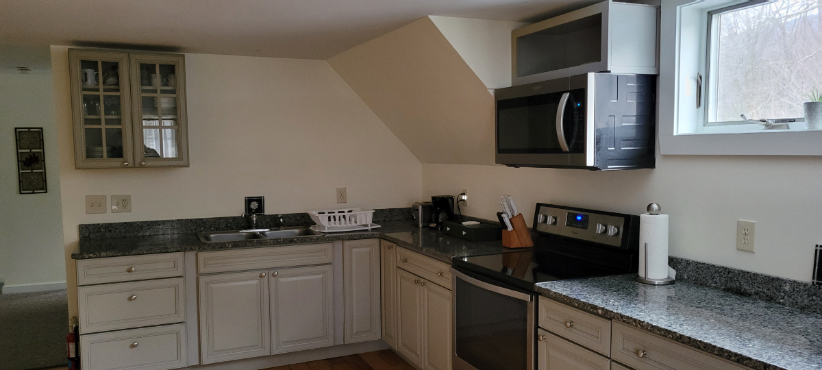 2 Bedroom: Apt 15 min from Middlebury, VT. 45 minutes from Burlington. - Photo 3