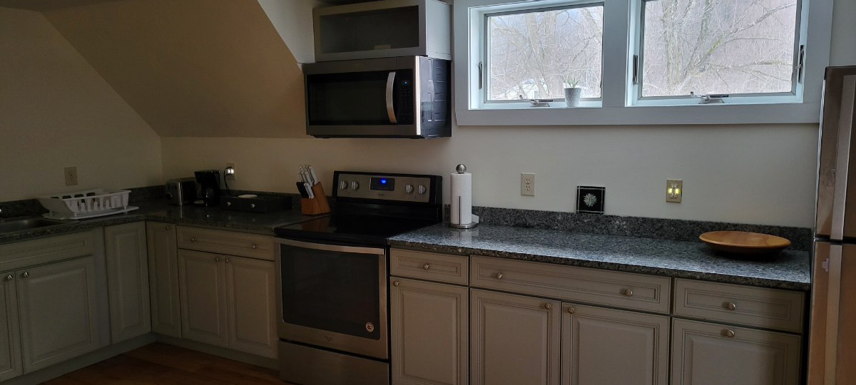 2 Bedroom: Apt 15 min from Middlebury, VT. 45 minutes from Burlington. - Photo 4