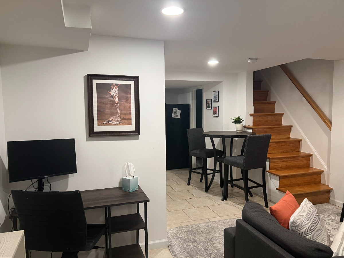 Gorgeous 1 Bedroom walking distance to Metro - Photo 4