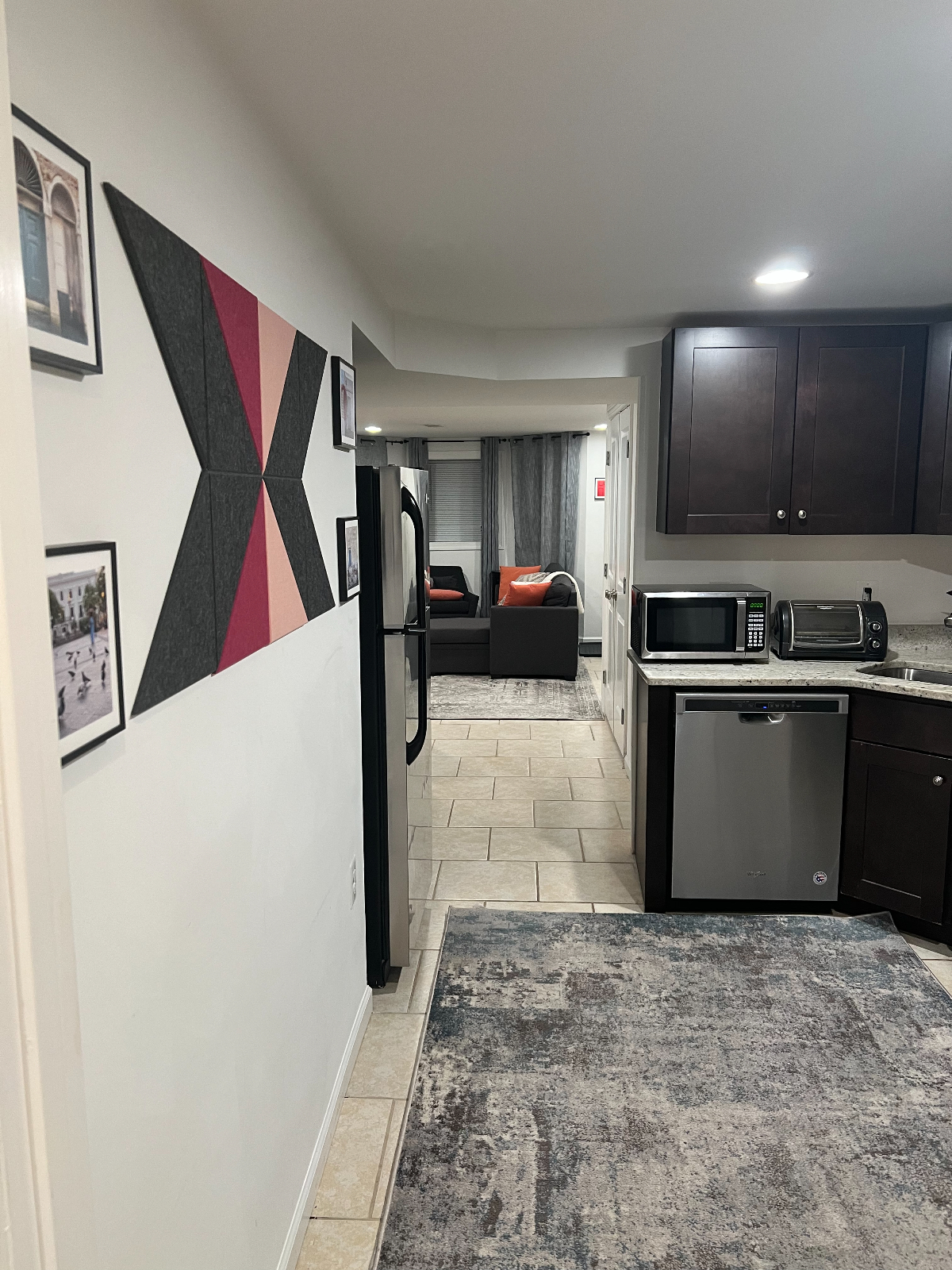Gorgeous 1 Bedroom walking distance to Metro - Photo 8