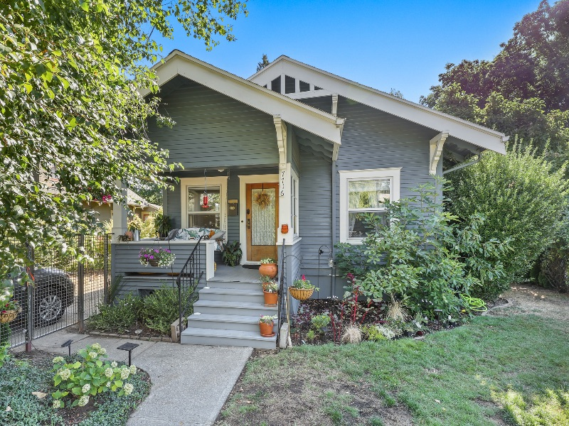 Charming Vintage Bungalow in desirable Sellwood